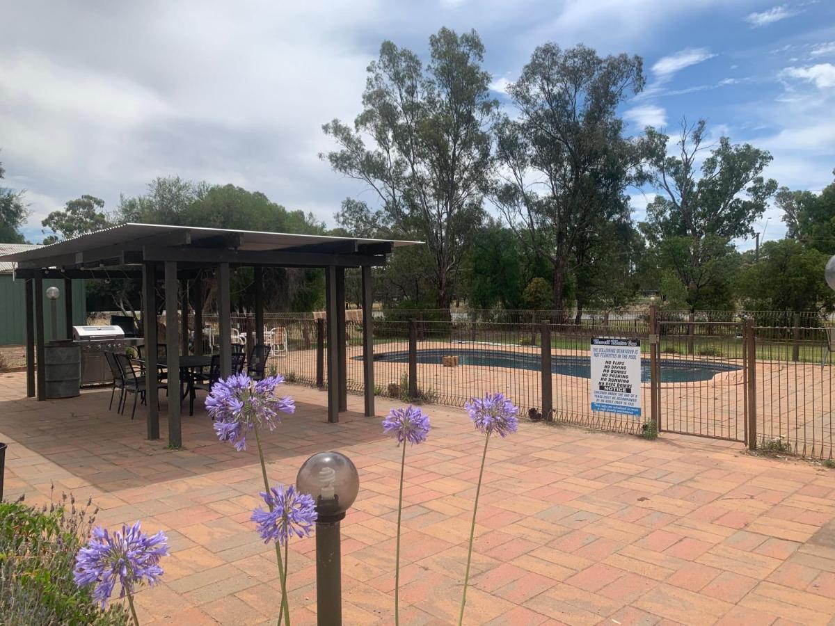 Newell Motor Inn Narrandera Exterior photo