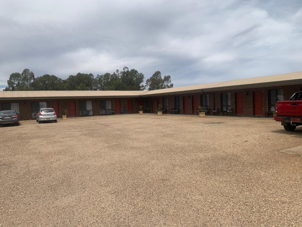 Newell Motor Inn Narrandera Exterior photo