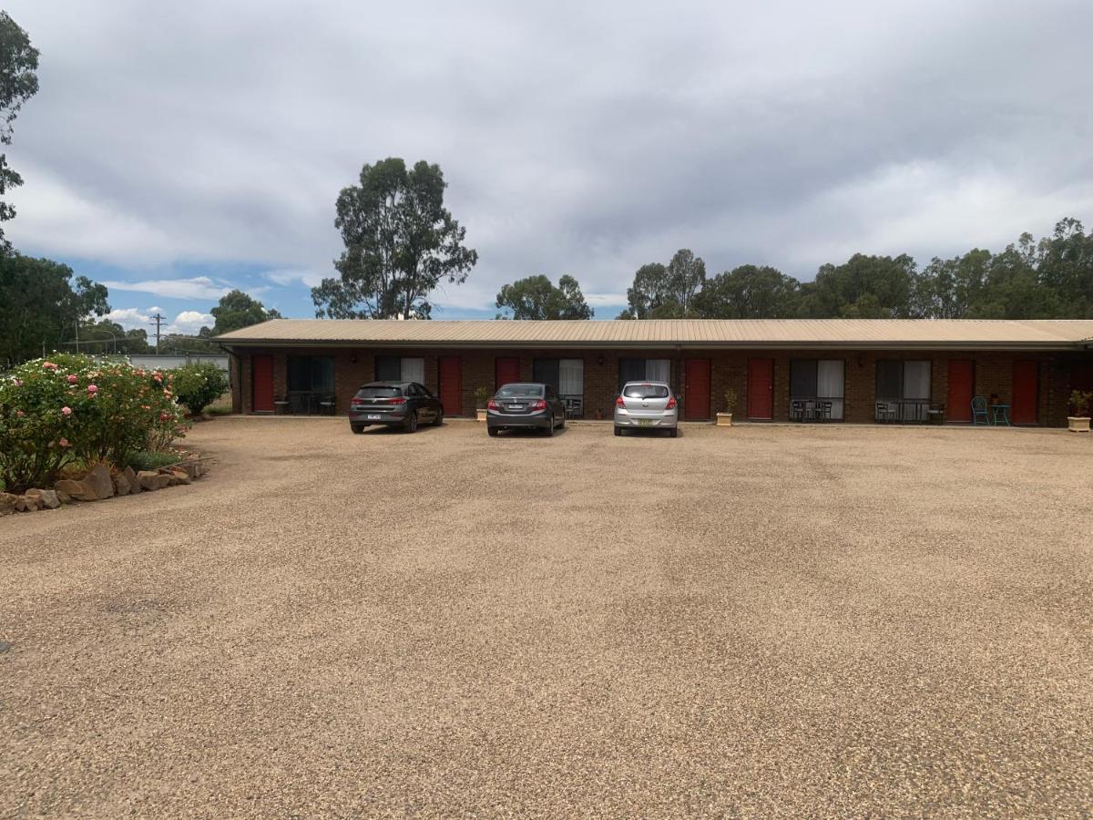 Newell Motor Inn Narrandera Exterior photo